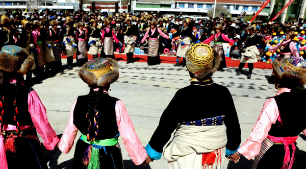 Tibetan farmers and herdsmen perform Gorshe (circle dance) to celebrate the upcoming Serfs Emancipation Day in Zhanang county of Southwest China's Tibet autonomous region, March 26, 2011. Tibetans celebrate upcoming Serfs Emancipation Day