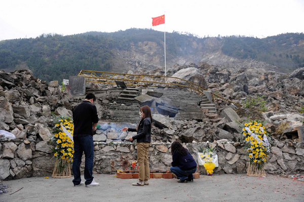 People mourn for the deceased in the old town of Beichuan Qiang autonomous county, Southwest China's Sichuan province, April 4, 2011. During the Qingming Festival, or the Tomb-sweeping Day, people come to the old town of Beichuan to mourn for those dead in the 8-magnitude earthquake in 2008. Beichuan quake victims mourned during Qingming Festival