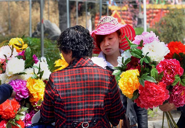 Peony flowers bloom Luoyang's economy
