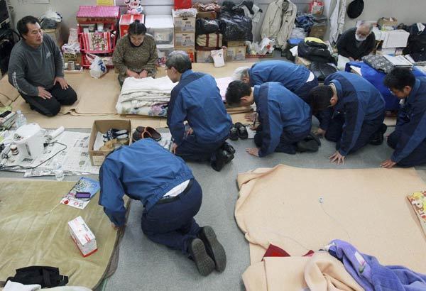 TEPCO president visits Fukushima evacuees‎