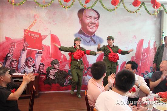 Revolutionary marriage in E China