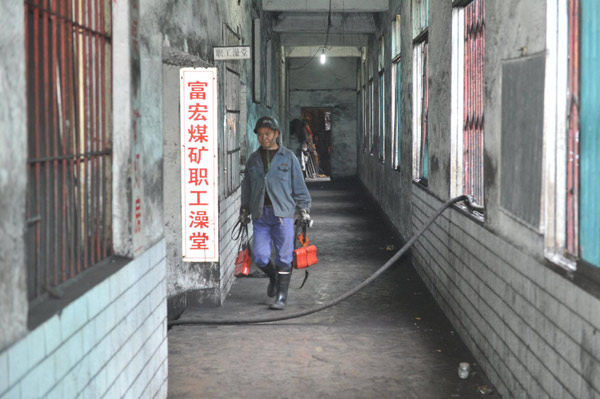 Desperate wait for relatives of trapped miners