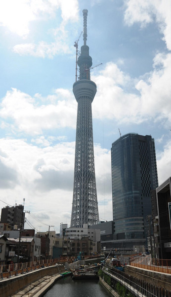 The under-construction 'Tokyo Sky Tree' tower is seen in Sumida, Tokyo, Japan, June 8, 2011. Tokyo Sky Tree: world's highest self-standing tower