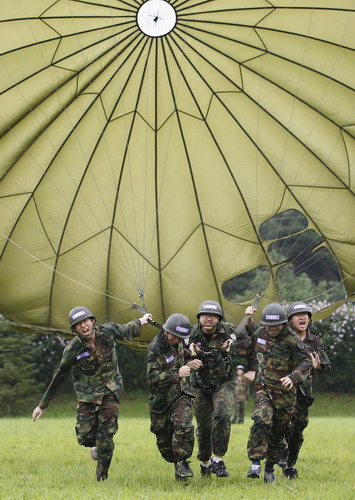 South Korean students train in military camp