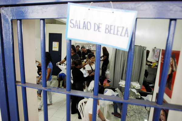 Inmate beauties compete for 'Miss Penitentiary'