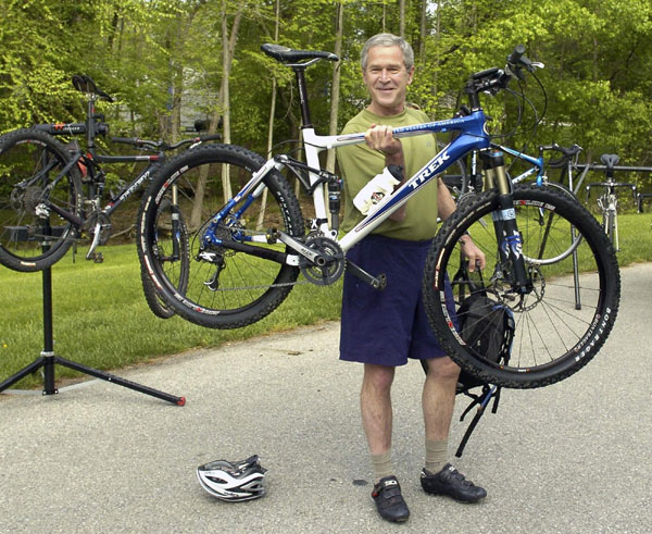 Former US president George W. Bush prepares to exercise by bike in Maryland, May 5, 2007. Politicians, celebrities promote 'green travel'