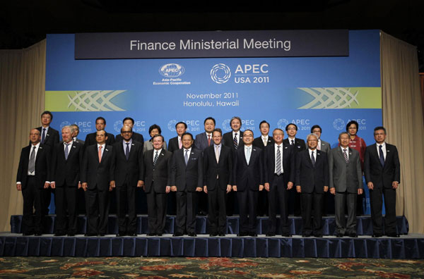 The APEC finance ministers pose for a family photo after the first of their meetings at the APEC Summit in Honolulu, Hawaii, Nov 10, 2011. Finance ministers meet at APEC Summit