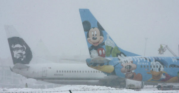 Alaska Airlines passenger planes are de-iced at Seattle-Tacoma International Airport, January 18, 2012, as snow blanketed most of western Washington. Washington braced for epic snowstorm