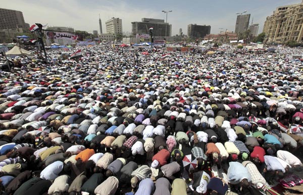 Egyptians pray for commitment to democracy
