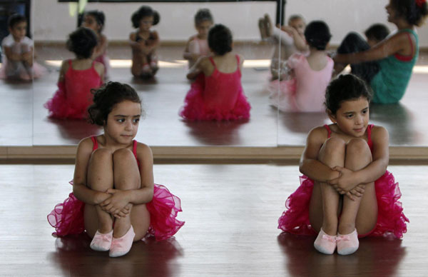 Palestinian girls have ballet class