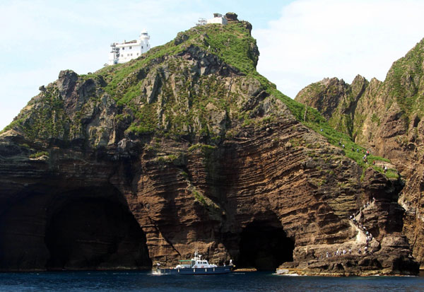 ROK holds ceremony for monument on disputed islets