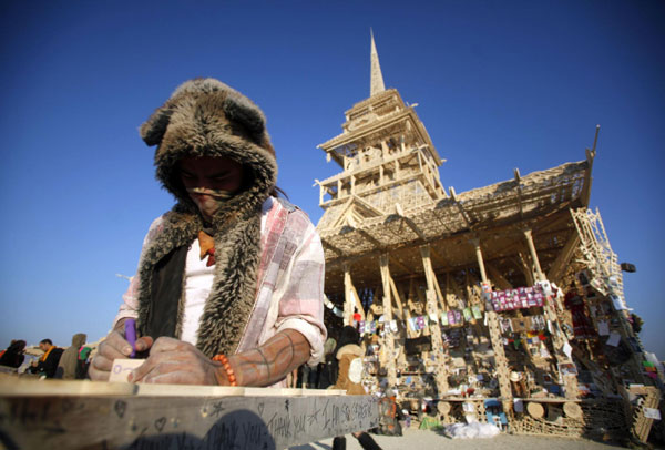 Arts and music light up desert in Nevada