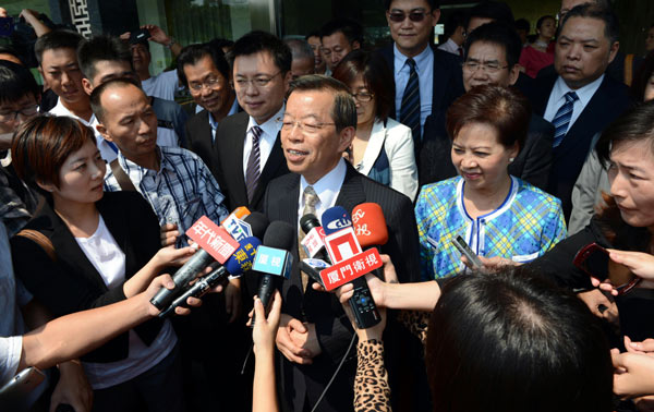 DPP heavyweight on first mainland visit Weekly Photos: Oct 1 - 7