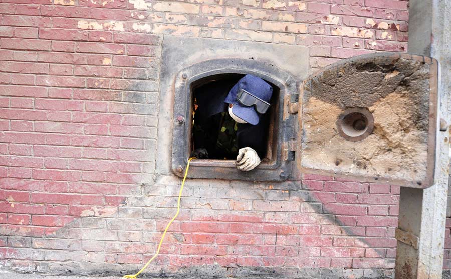 Workers make winter warm