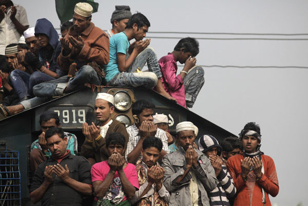 Muslims pray for forgiveness and blessings