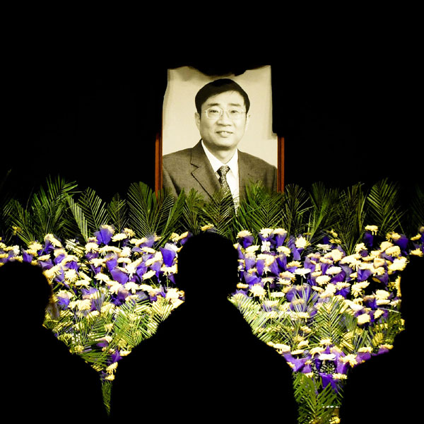 Luo Yang, production head of China's new J-15 fighter jet, died of a heart attack just days after observing a J-15 landing aboard China's first aircraft carrier. Good Samaritans of 2012