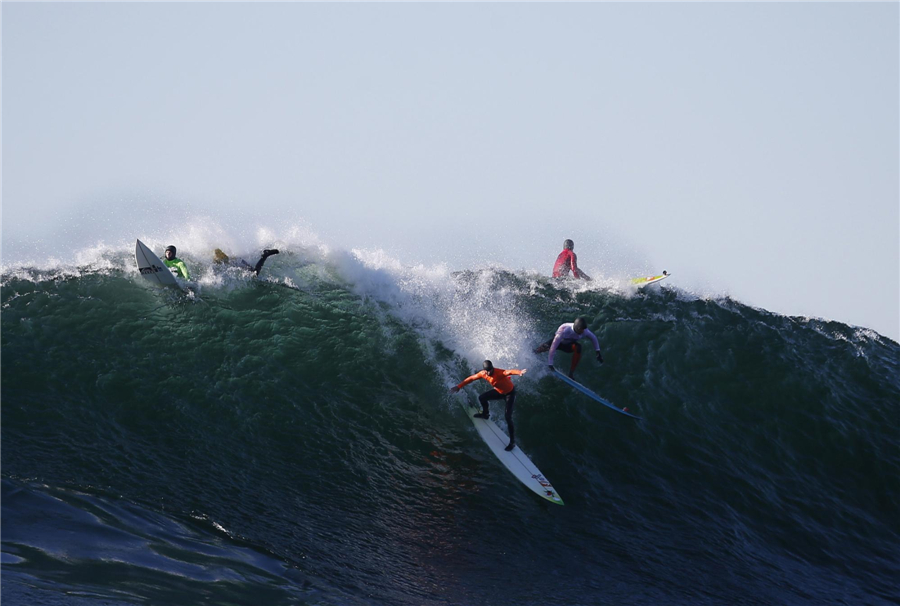 Surfing competition held in Calif.