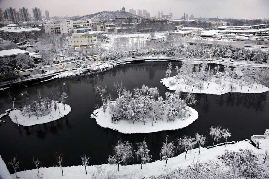 Snowfall hits cities in eastern and central China Snowfall hits cities in eastern and central China