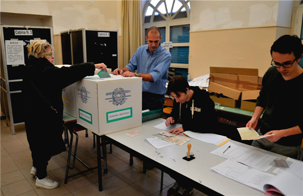 Italians begin voting for new government