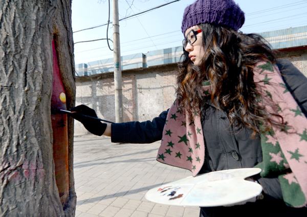 Tree hole art a treat for passers-by