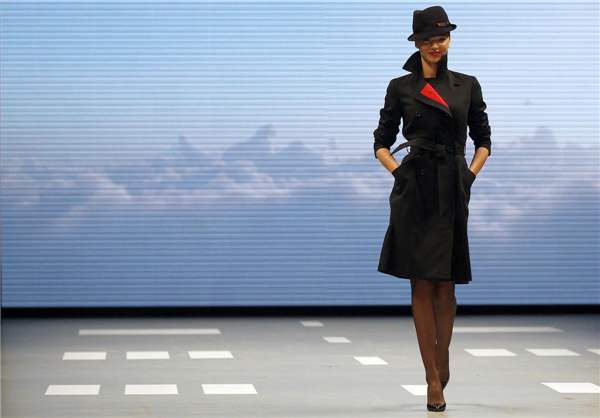 Qantas unveils new uniforms