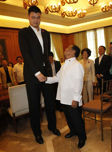 Philippine's Vice-President Jejomar Binay (R) shakes hands with visiting former National Basketball Association (NBA) player and owner of the Shanghai Dongfang Sharks Yao Ming, during a visit to the Coconut Palace in Manila May 6, 2013. Yao Ming and Shanghai Sharks on friendly visit in Manila