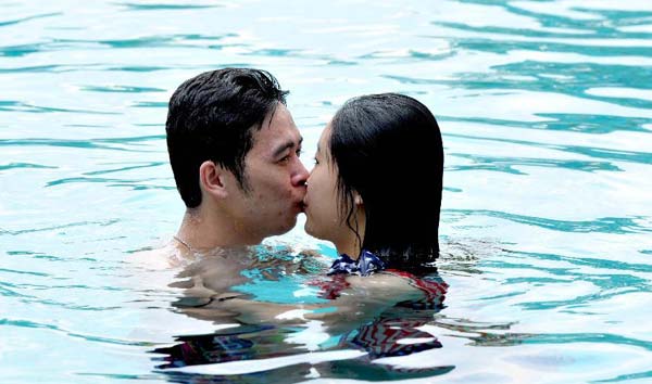 A couple get in some practice before an underwater kissing contest held in Guangzhou, Guangdong province on July 6, 2013. Underwater kissing contest a wet affair