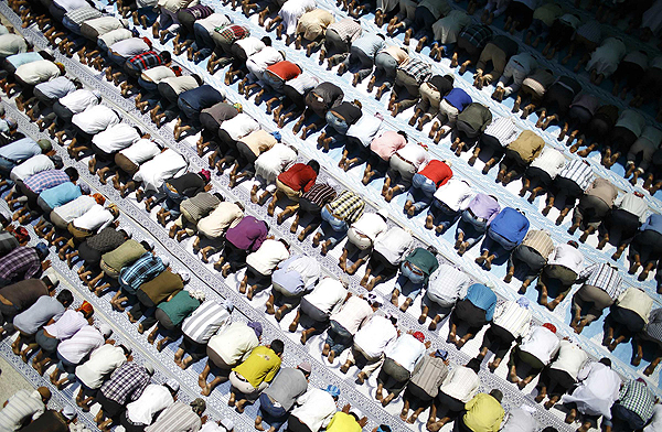 Nepalese Muslims offer Friday prayers during the Muslim holy month of Ramadan in Kathmandu July 12, 2013. Muslim offer Friday prayers during Ramadan