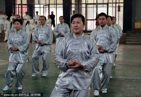 Tai chi enthusiasts show their moves in C China