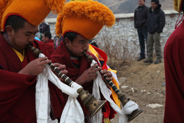 Buddhists gather for festival at SW China temple