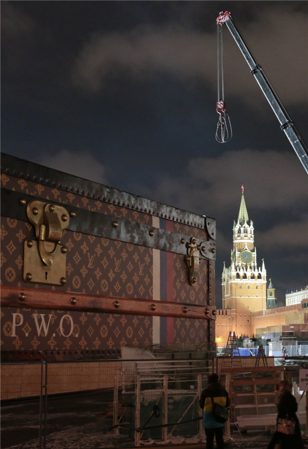 Giant LV trunk to leave Moscow's Red Square