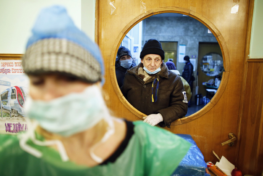 Volunteers assist Kiev protestors