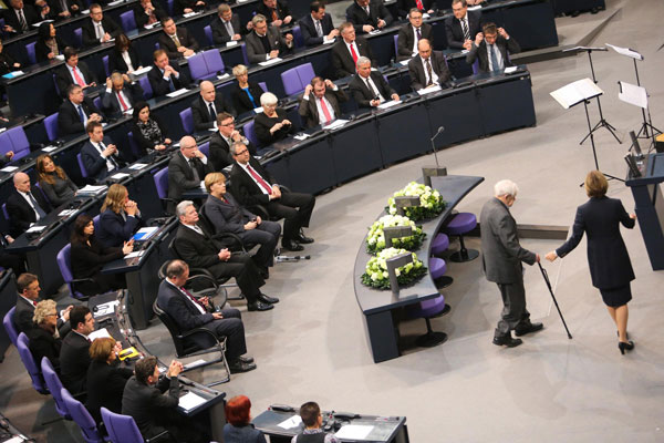 German parliament recalls victims of Nazi siege