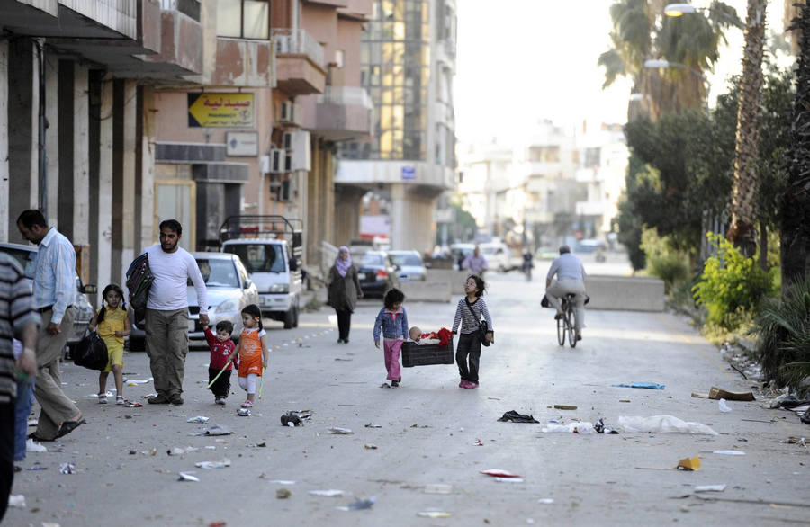 Syrians return to damaged homes