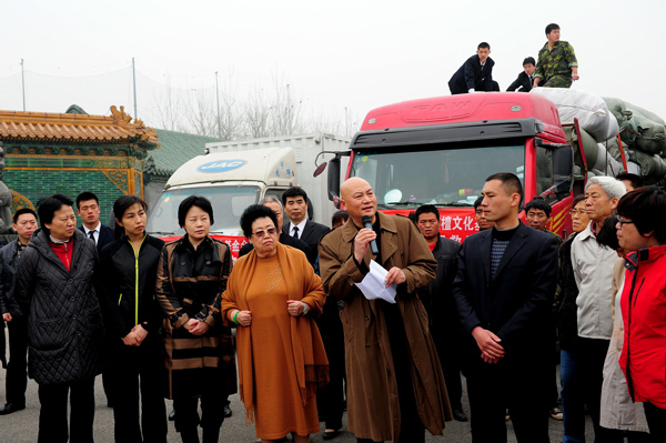 富華國際向雅安災區捐贈1萬床棉被