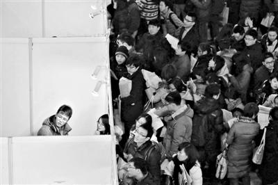 北京:多家企業只招“京籍”應屆生求職遇限