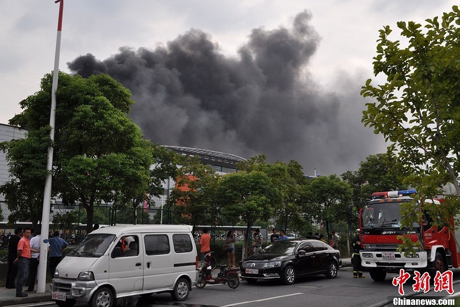 無錫一韓資企業突發火災 黑煙蔓延數公里