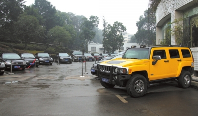 五糧液首輪公車(chē)拍賣(mài)成交額達(dá)3003萬(wàn)元