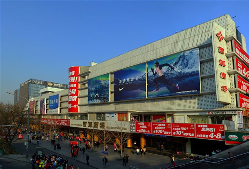 西單商場85周年店慶主打“陪伴”牌,圣誕前狂攬人氣