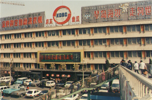 西單商場85周年店慶主打“陪伴”牌,圣誕前狂攬人氣