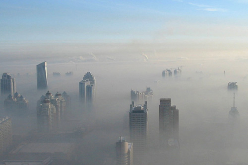 Thick fog encloses 'Ice City'