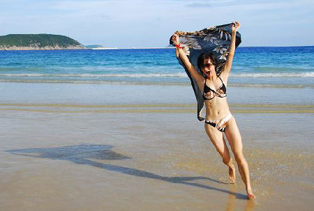 Bikini party held in Sanya
