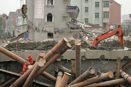 Death rises to 7 in Hangzhou subway tunnel collapse