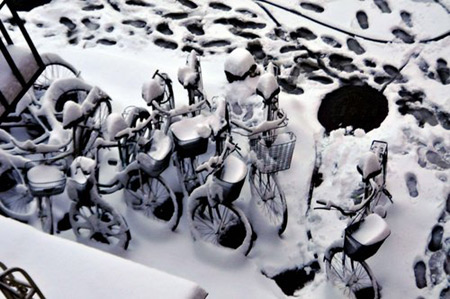 Beijing embraces heavy snow