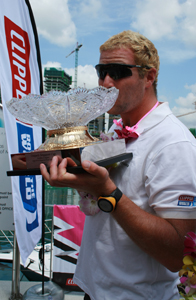 Up-beat arrival for Clipper crews in Singapore