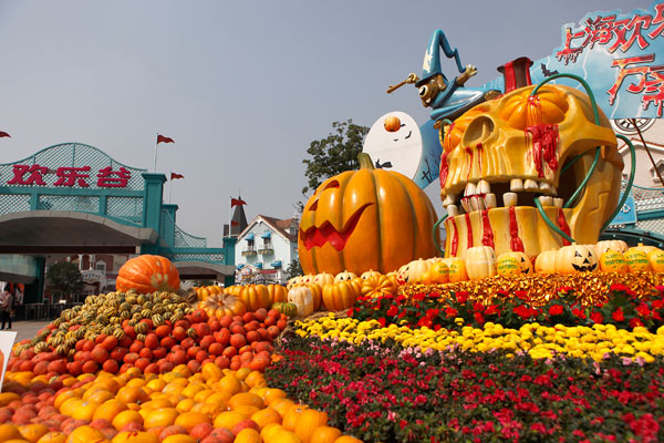 Halloween Pumpkin Festival, the first of its kind held in the city, was unveiled at the Shanghai Happy Valley on Friday evening with more than 100,000 pumpkins dotted in the theme park. Shanghai Happy Valley unveils Halloween Pumpkin Festival