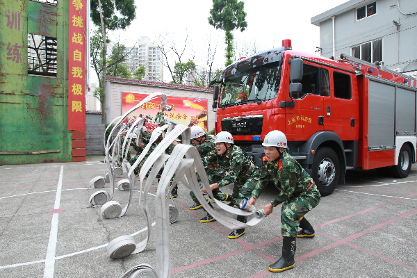 CHINA-SHANGHAI-FIREFIGHTING TRAINING (CN)