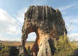 Towering grandeur of Naigu stone forest in Yunnan