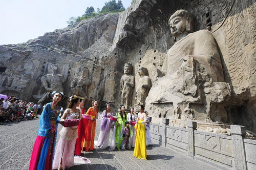 Qixi Festival activity held at Longmen Grottoes