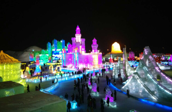 Tourists have fun in ice and snow wonderland in Harbin